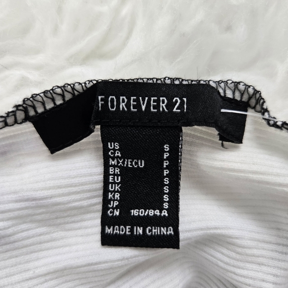 Forever 21 Colorblock Cropped Halter Top. Size Small. New.A ribbed knit crop t - Picture 7 of 8